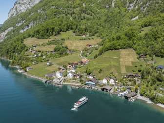 Quinten sul lago di Walen fotografata dall'alto con il battello del Walensee.