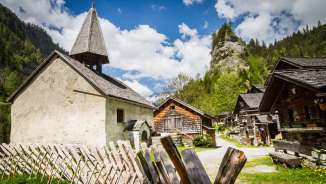 Calfeisental_Sankt Martin Chiesa, villaggio Walser, Arena tettonica Sardona, St. Martin, Valle Tamina, montagne, Valle Calfeisen, insediamento Walser, St. Martin