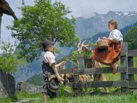 Peter, Alpe, Heidi, Heidi e Peter, villaggio di Heidi, Geissen, storia