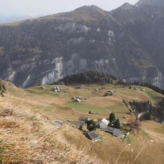 L'idilliaca terrazza di montagna di Vättnerberg; © Alpinasol.ch