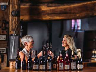 Rheinewelten_Schloss Salenegg Cantina, Madre e figlia, Bündner Herrschaft, Maienfeld, Castello di Salenegg, Degustazione di vini