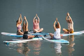 SUP Yoga sul lago di Walenstadt © Thomas Kessler Visuals