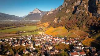 Autunno Fläsch, autunno dorato, villaggio, vigne, Bündner Herrschaft, autunno
