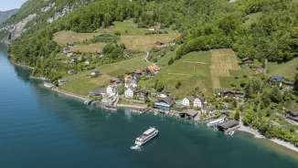 Una vista a volo d'uccello di Quinten sul Lago di Walen Quinten sul lago di Walen fotografata dall'alto con il battello del Walensee.