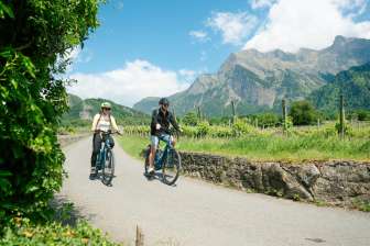 In bicicletta tra i vigneti © Kevin Wildhaber