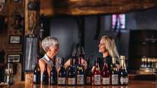 Cantina, Madre e figlia, Bündner Herrschaft, Maienfeld, Castello di Salenegg, Degustazione di vini