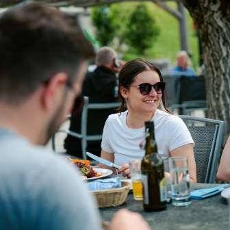 Assaporando l'antipasto al ristorante Heidihof di Maienfeld. © Kevin Wildhaber