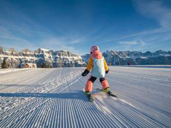 Bambini, neve, sci di famiglia