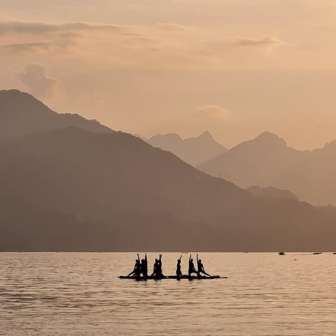 Yoga sul lago di Walen © Bergbahnen Flumserberg