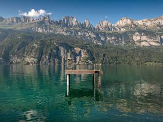Pontile nel lago di Walen con Churfirsten sullo sfondo