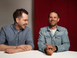 Fabio Nay e Manuel Rothmund siedono l'uno accanto all'altro e ridono