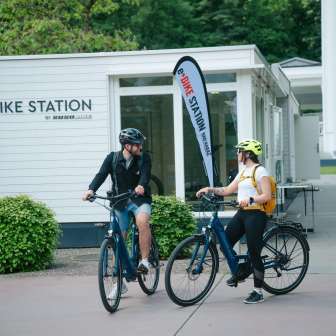 Il tour inizia presso la stazione delle e-bike di Bad Ragaz. © Kevin Wildhaber