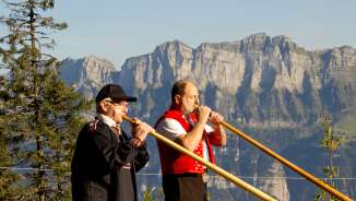 Incontro con l'alphorn sul Flumserberg Incontro con l'alphorn sul Flumserberg