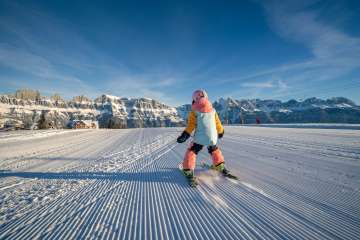 Bambini, neve, sci di famiglia