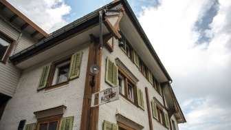 Vista esterna dell'Hotel Alpenhof a Weisstannen