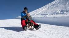 Neve, montagna, gita in famiglia, slittino