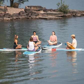 SUP Yoga sul lago di Walenstadt © Thomas Kessler Visuals
